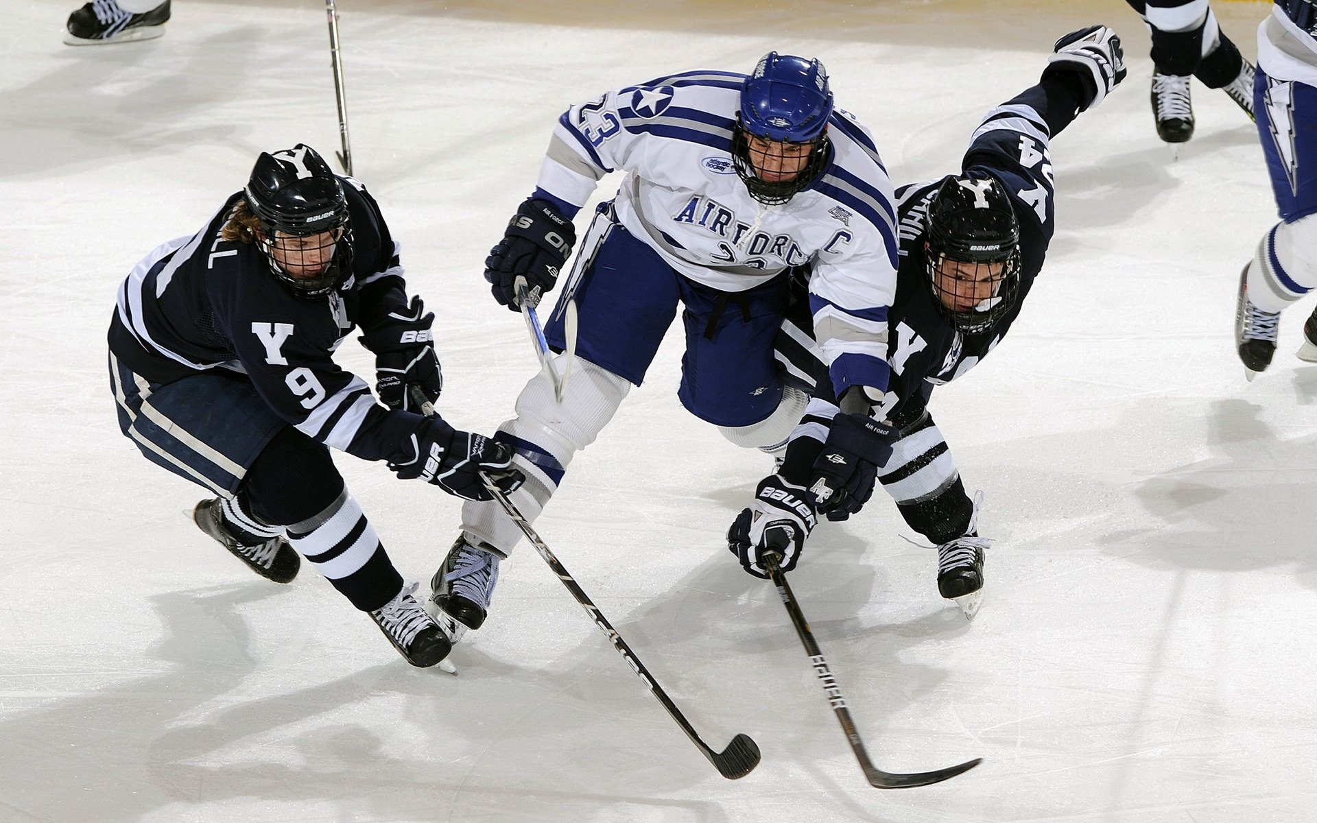 巴塞罗那计划引进英超中场，以增强阵容深度