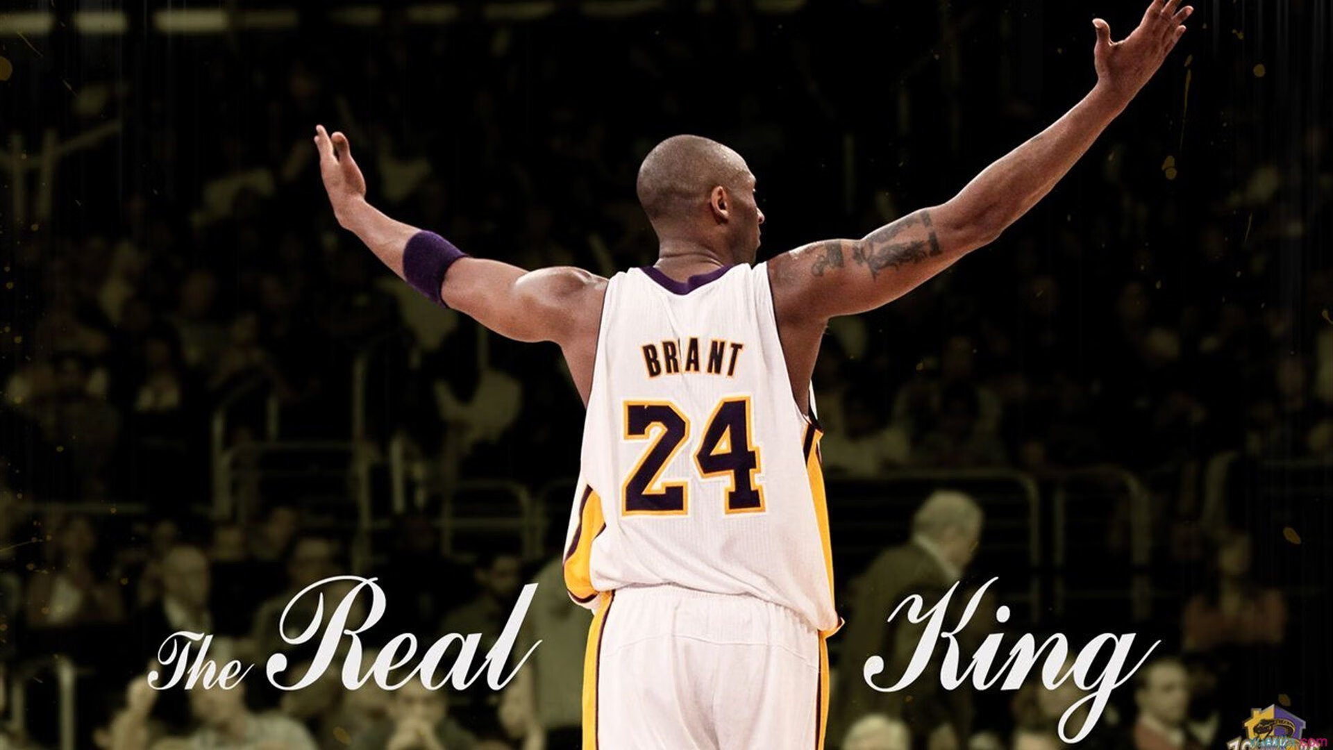 九游-球迷现场打出巨幅横幅表达对主教练团队的支持与肯定，球队祝福的话