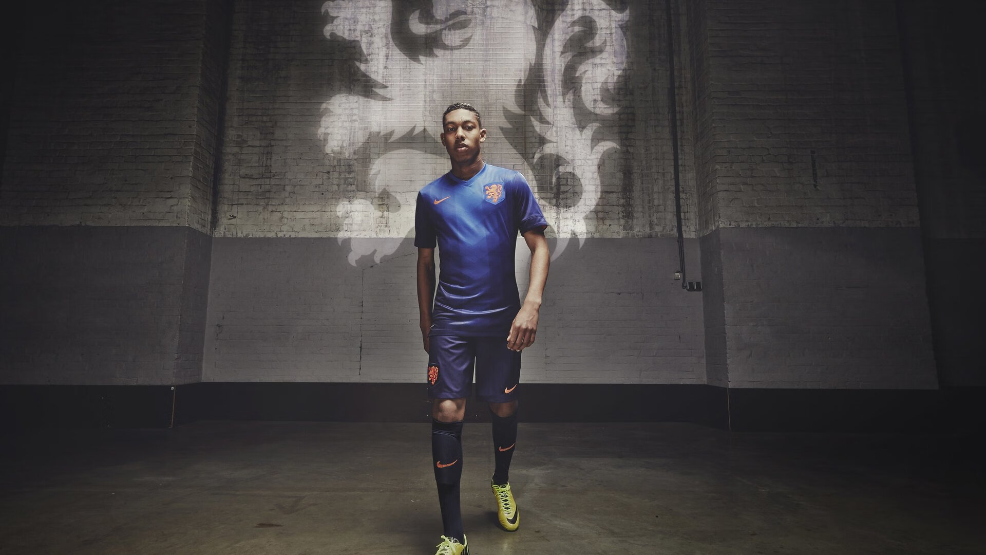 九游app-范奥特尔戴克征战决赛全程紧咬对手，范戴克集锦视频